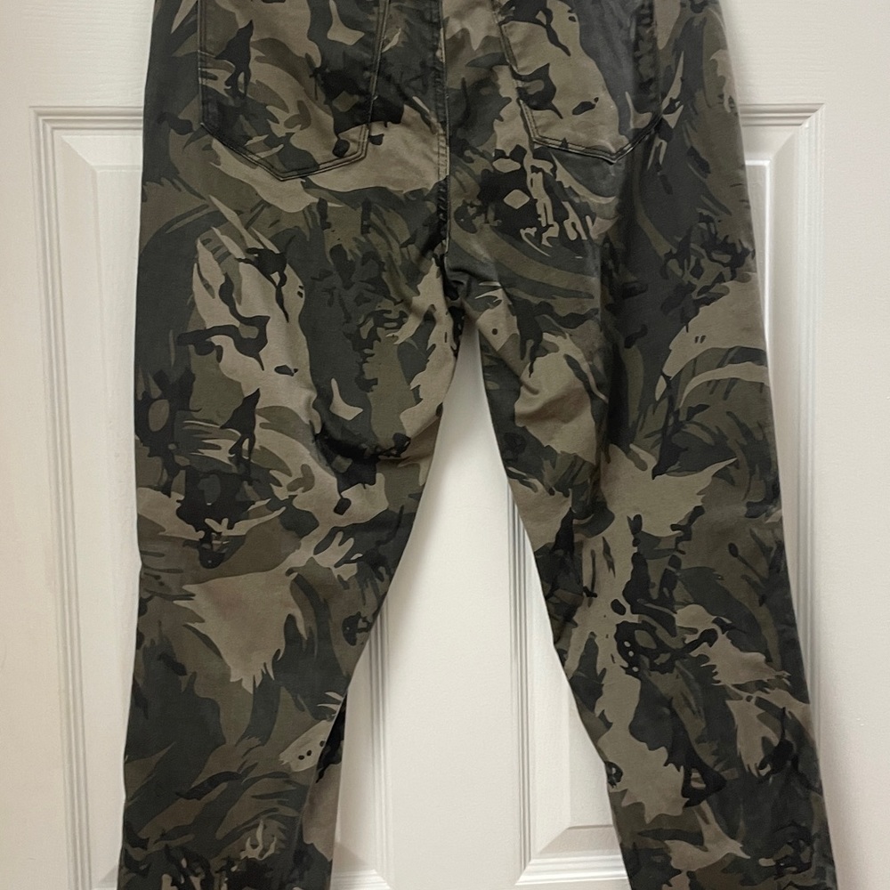 Tribal Camo Jeggings - Picture 4 of 5